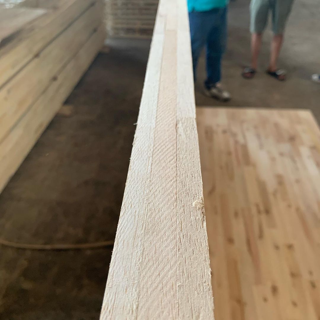 Three layer Barecore construction from solid wood strips