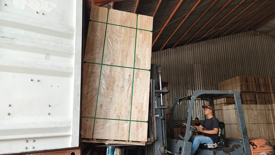 Barecore wood core panel production